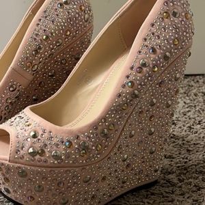 ISO these in black PLEASE.